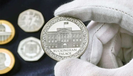 Buckingham Palace £5 Coin